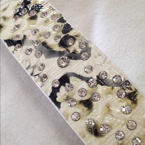 NEW Retro Bracelet Wide Band Cuff White Faux Snakeskin Leather Bling 39 Crystals - Picture 4 of 8